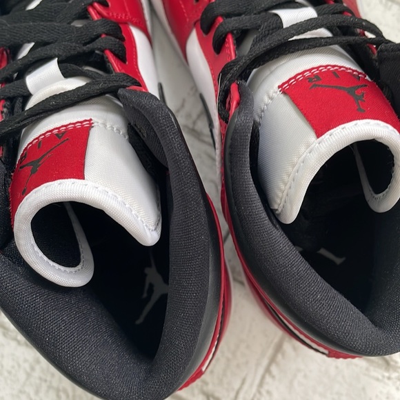 Jordan 1 “Chicago” - Picture 7 of 9